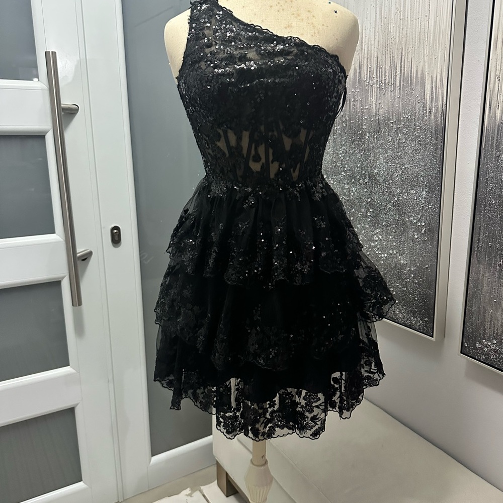 2x$80- One-Shoulder Black Sequin Lace Party Dress